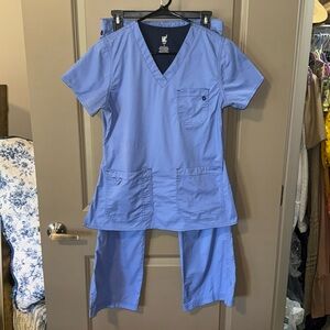 Med Couture MC2 Layla Scrub Set in Ceil Blue Size Small
